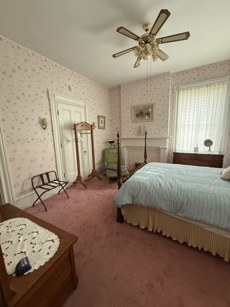Shethar Room bedroom from entrance