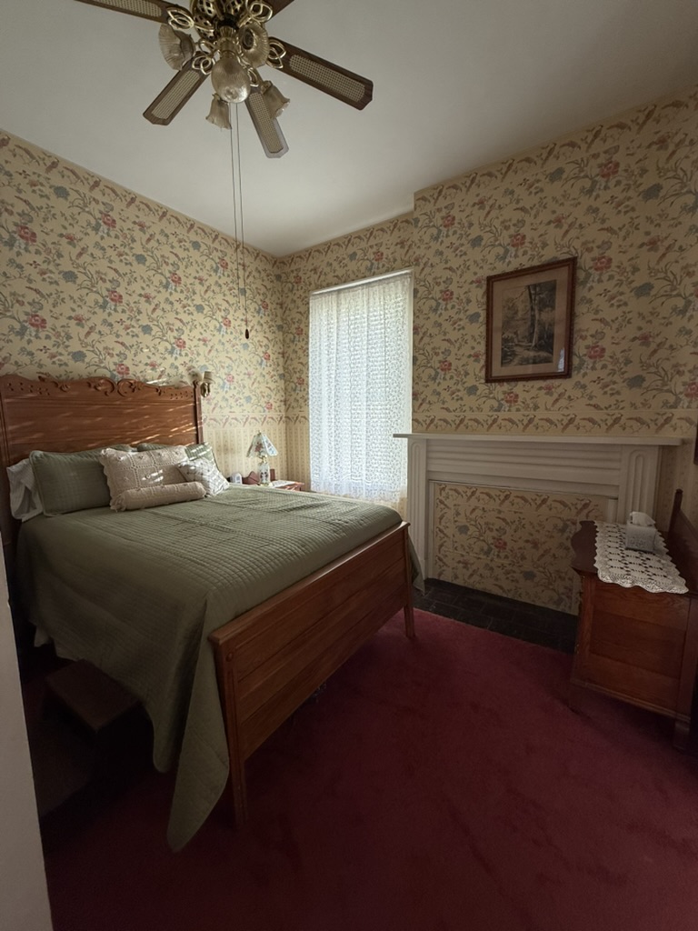Hammond Room bedroom from entrance